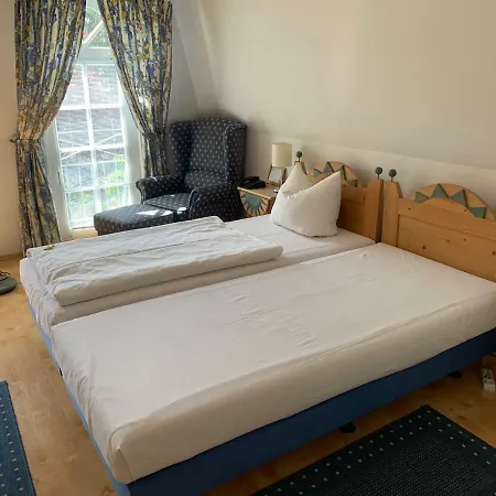 Zwei Laender Отель Апольда